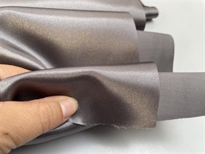 Satin foer - blank og med godt hold i steel grey